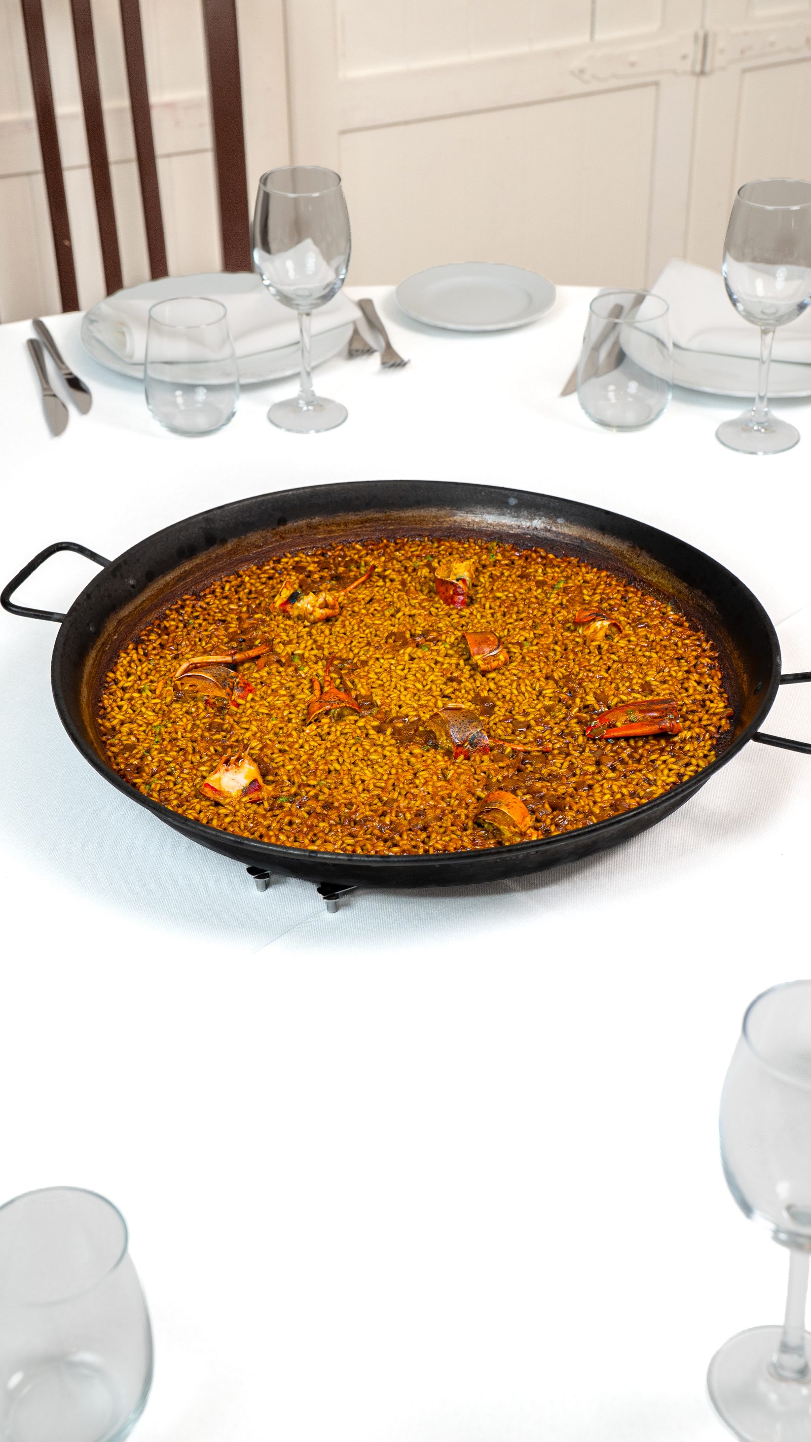 Arroz con bogavante servido en mesa de Restaurante YA